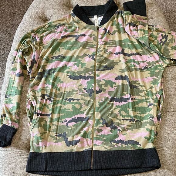‎Soft Lightweight Camo Bomber Jacket - Picture 3 of 16